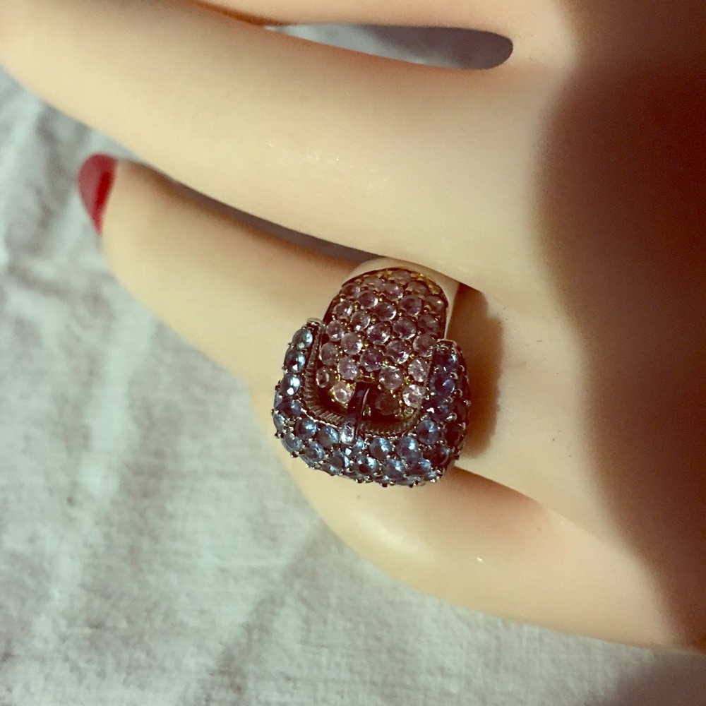 Silver/stainless steel.❤️😘🌸👗