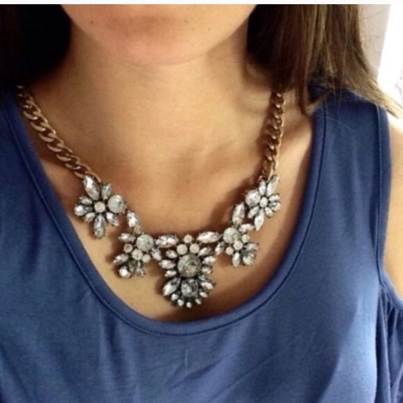 BEST SELLER! Crystal Floral Statement Necklace - Picture 2 of 4