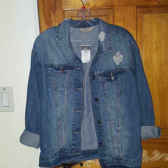 distressed Jean jacket - Picture 3 of 3