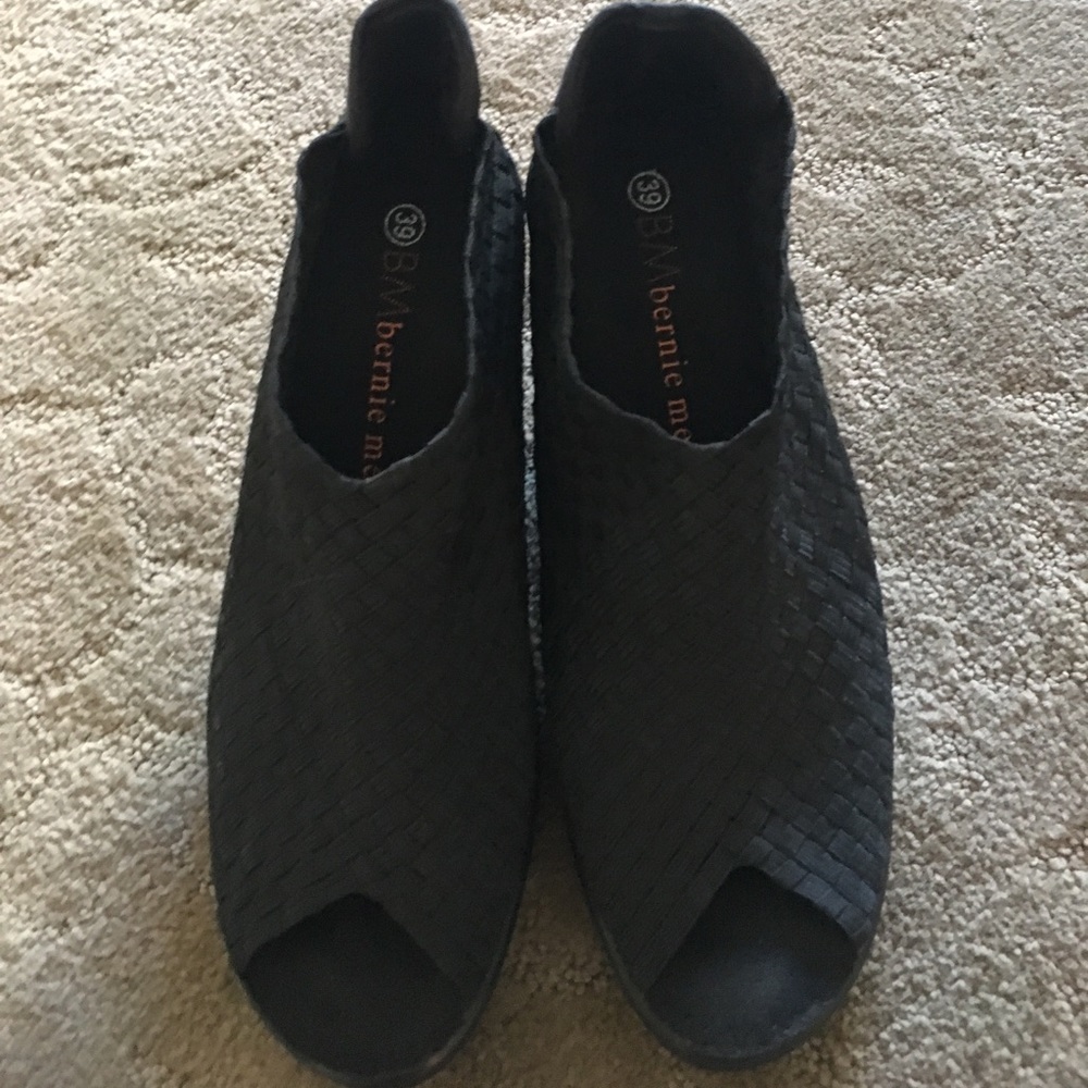 Bernie Mev Black Size 9 Peep Toe Bootie