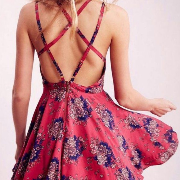 DRESSES - Picture 4 of 7