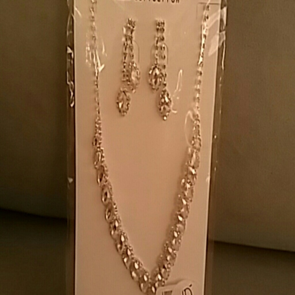 Necklace & earrings set
