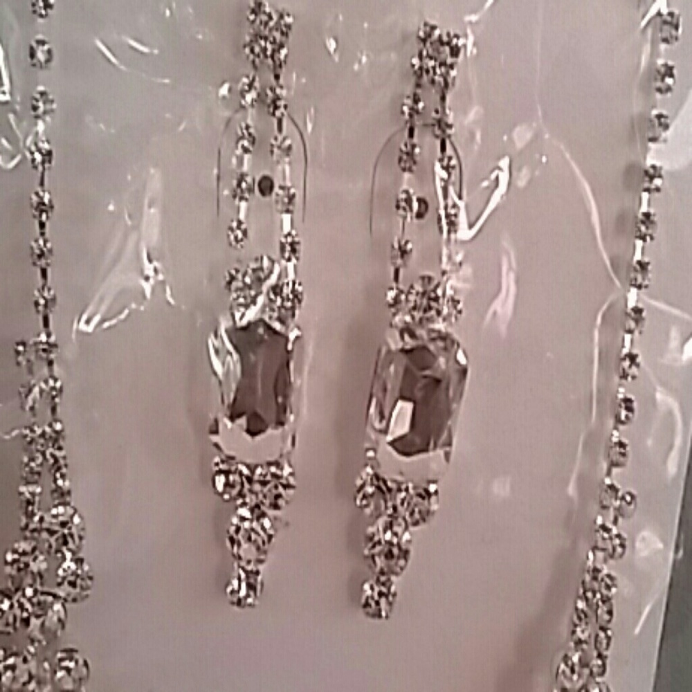 Necklace & earrings set