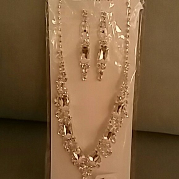 Necklace & earrings set - Picture 2 of 2