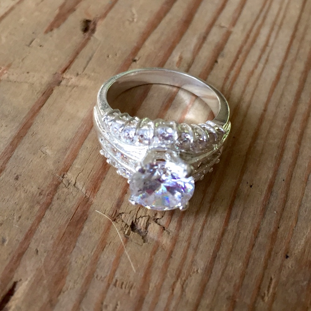 Beautiful Statement Ring Silver setting CZ
