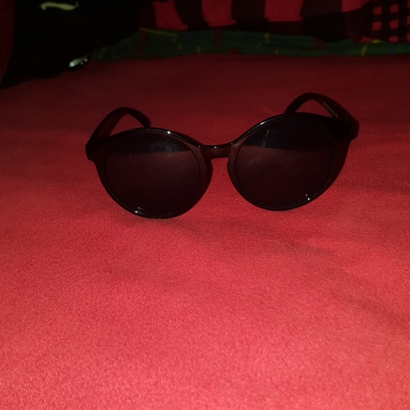 Black circle lensed sunglasses - Picture 2 of 3