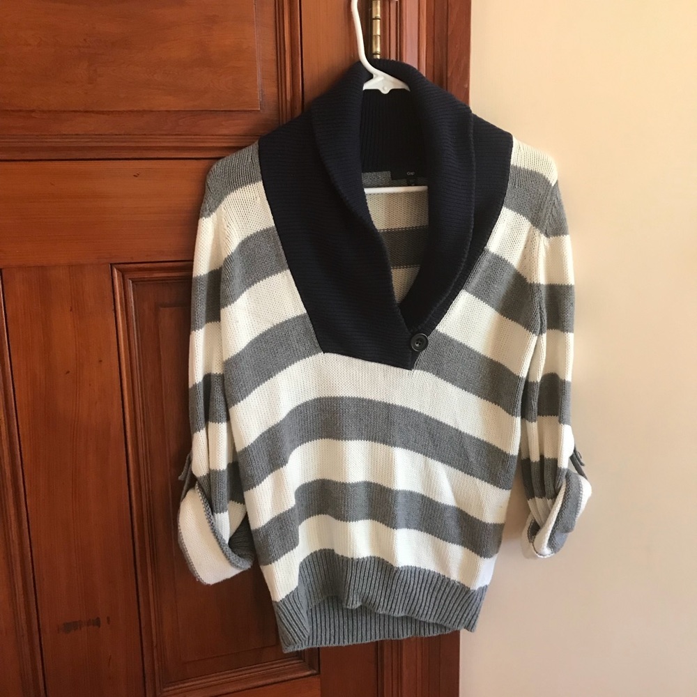 Gap sweater