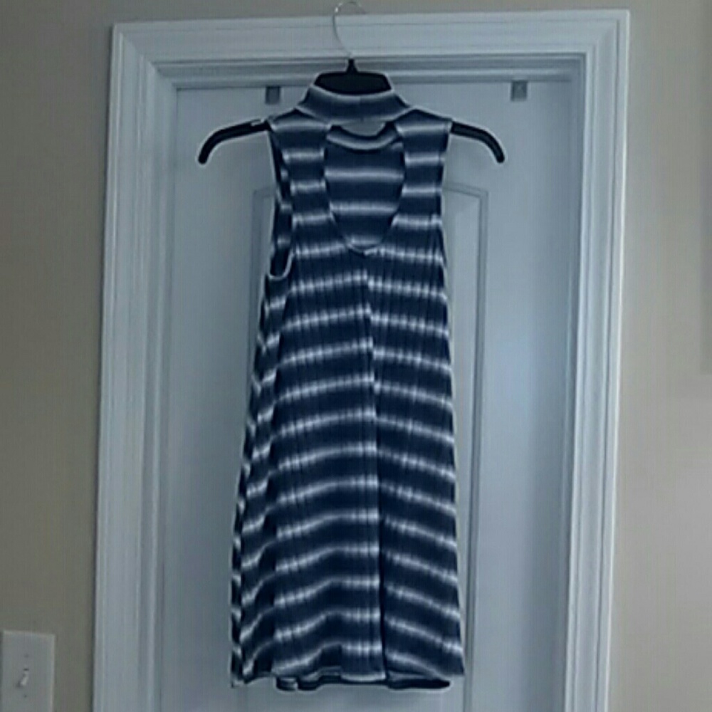 Dress - Picture 4 of 4