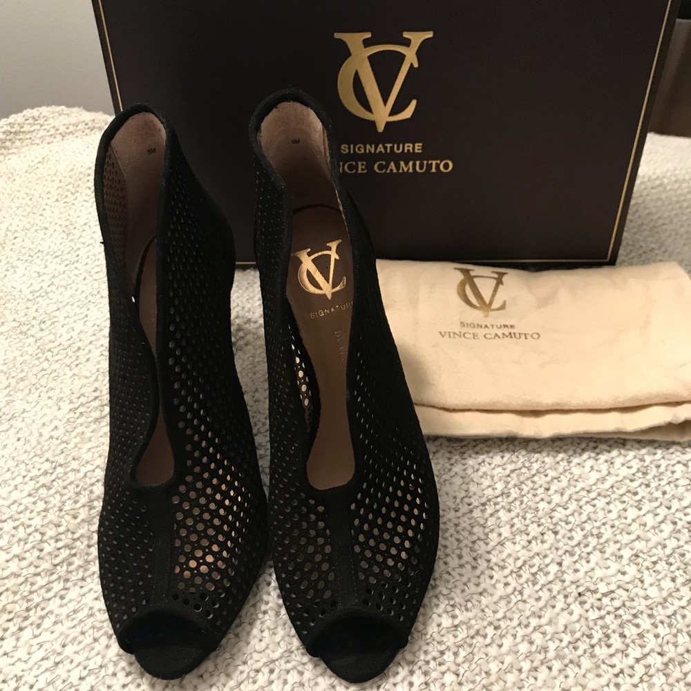 Vince Camuto Signature Rhoda Shootie - Picture 1 of 6