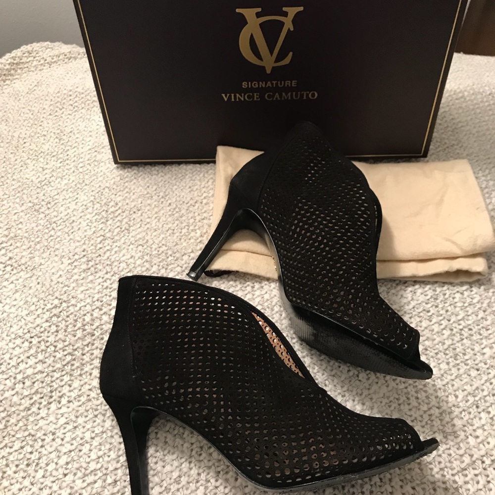 Vince Camuto Signature Rhoda Shootie - Picture 2 of 6