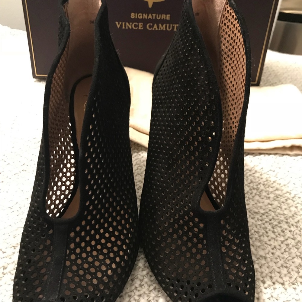 Vince Camuto Signature Rhoda Shootie - Picture 4 of 6