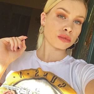 Meet your Posher, Alexis