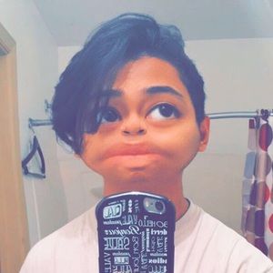 Meet your Posher, Khai