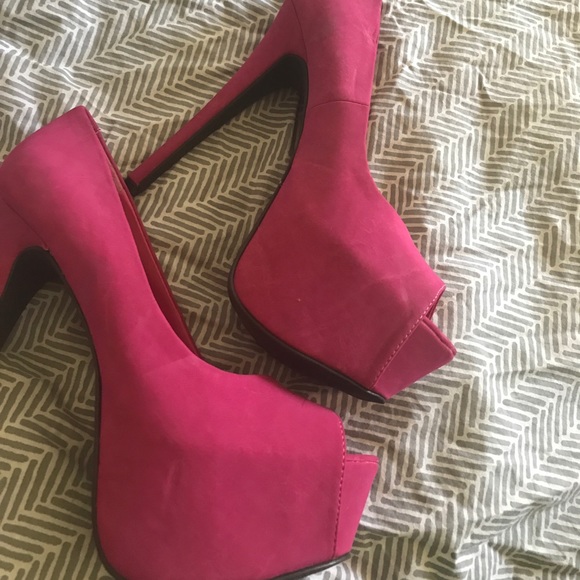 Pink platform heels - Picture 3 of 3