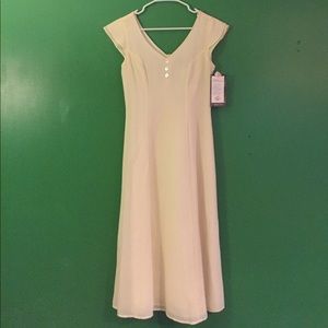 Beautiful off white color dress vneck
