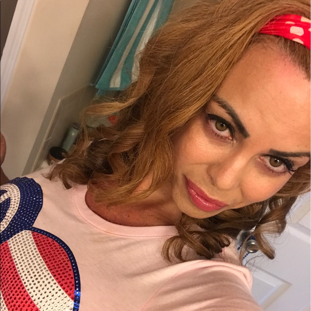 Meet your Posher, Alicia ~~~POSHMARK AMBASSADOR~~~
