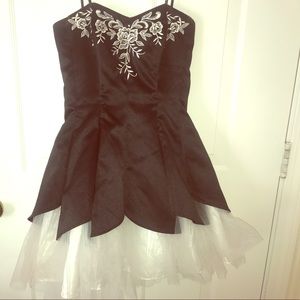 masquerade short black white dress
