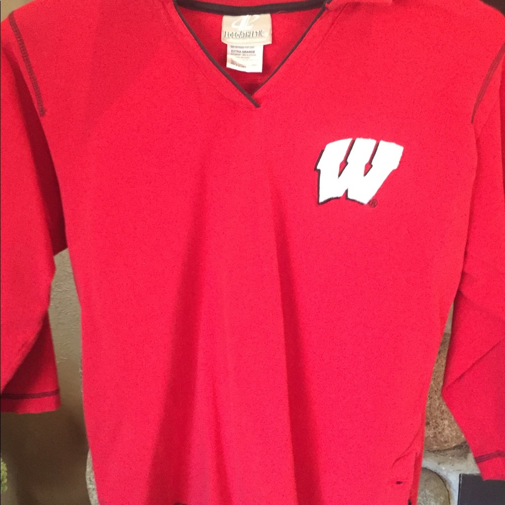 Wisconsin Badgers Light-weight sweatshirt!