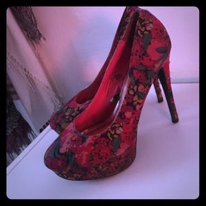 Xhilaration floral pumps