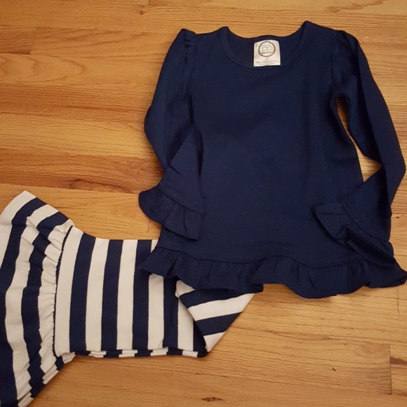 Nwt navy ruffle top and bottoms - Picture 3 of 4