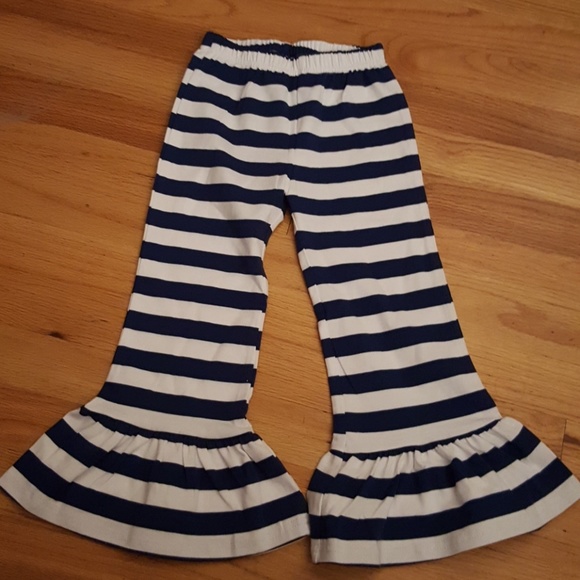 Nwt navy ruffle top and bottoms - Picture 4 of 4