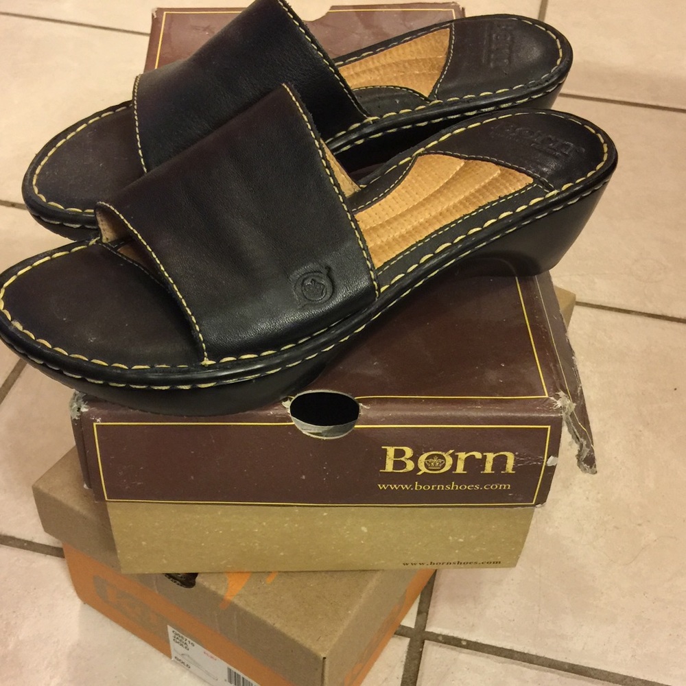 Born black sandals