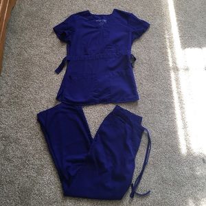 Scrubs SET🎉 pants and shirt together!