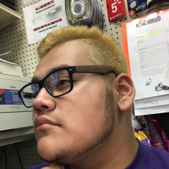 Meet your Posher, Kristofer - Picture 1 of 1