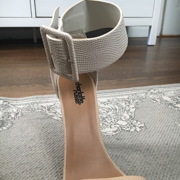 Heels - Picture 2 of 4