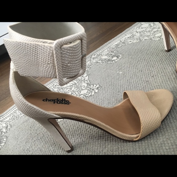 Heels - Picture 3 of 4