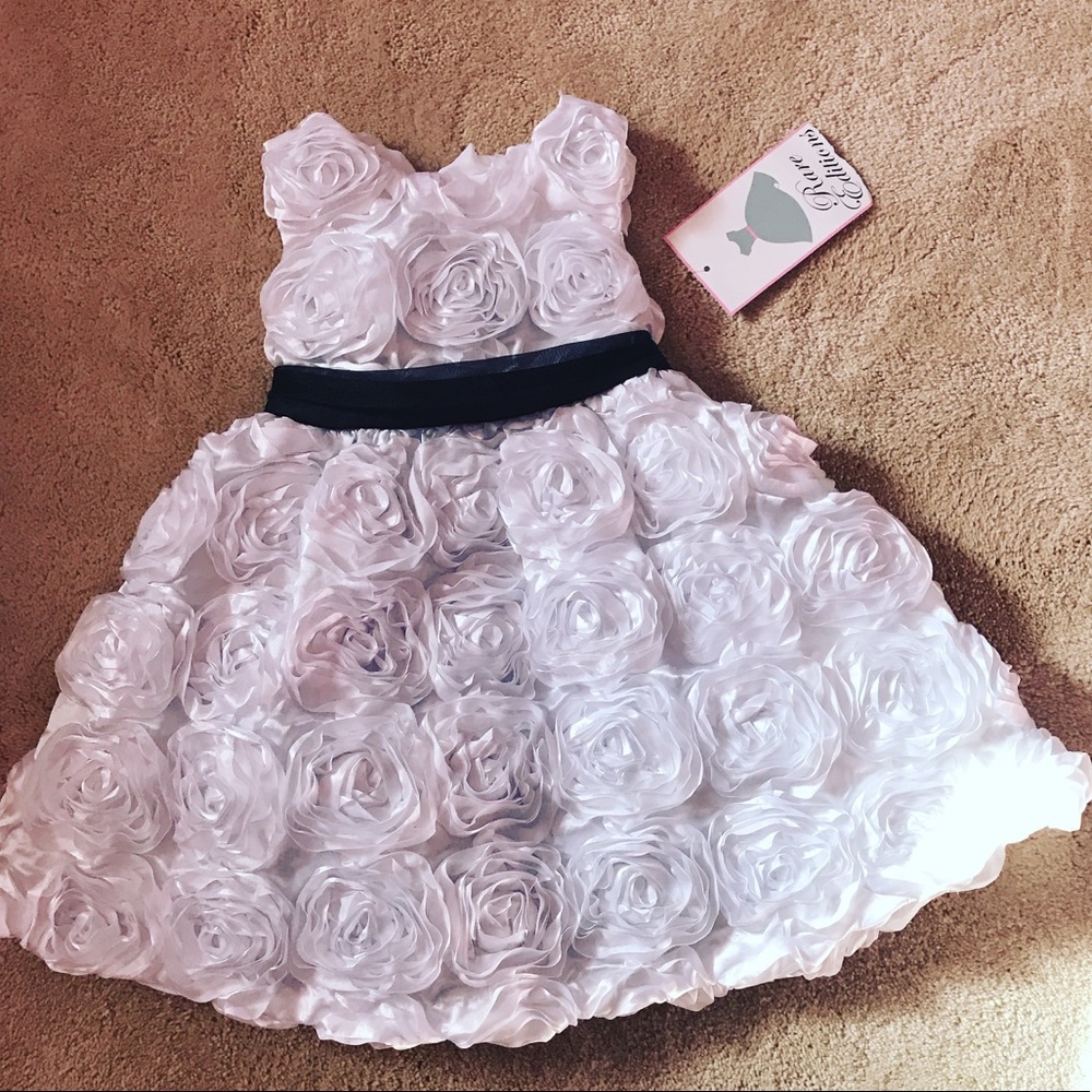 Adorable White Girl Dress 💗💗💗