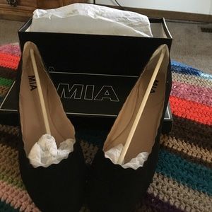 Size 11M MIA Flats