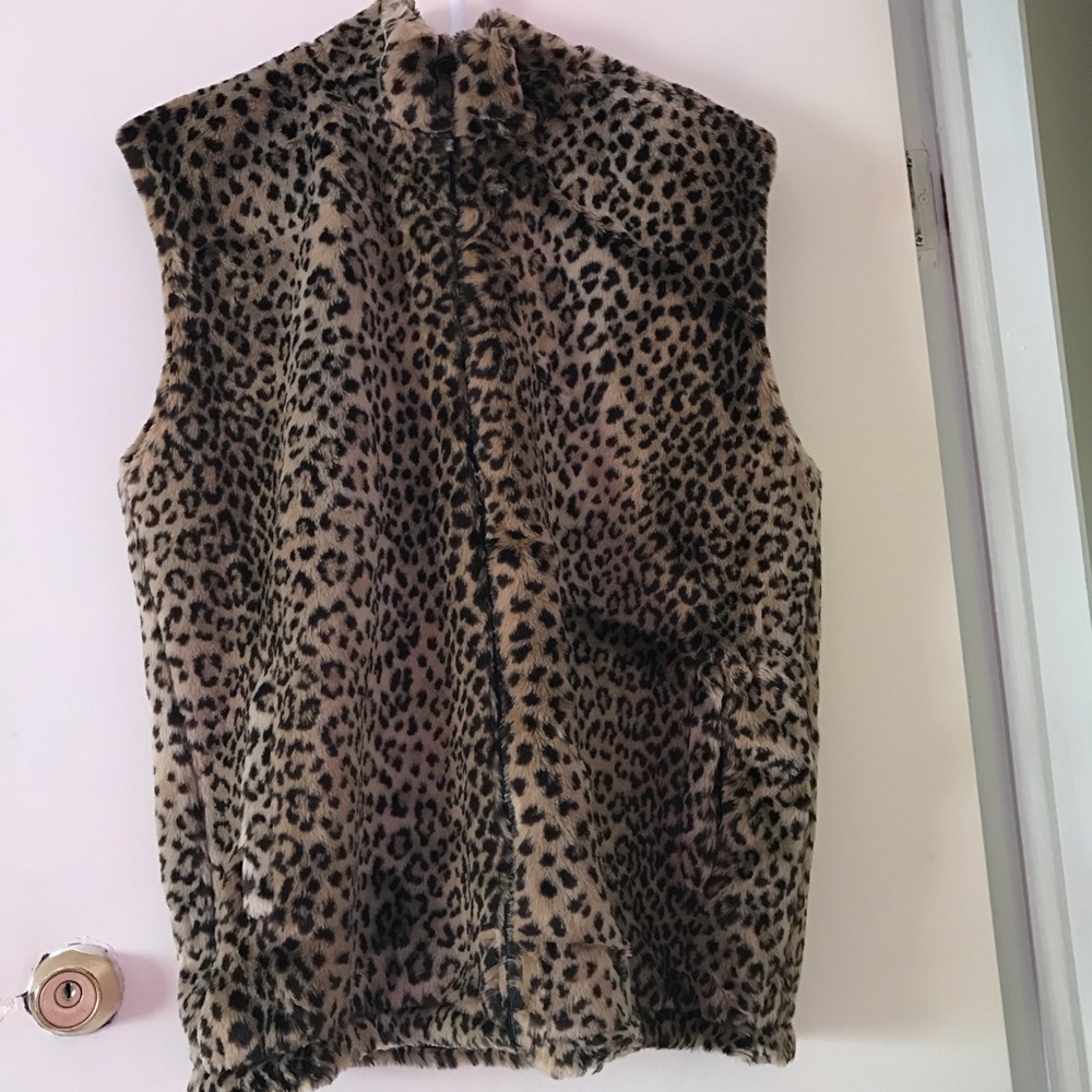 Leopard Print Vest - Picture 2 of 3