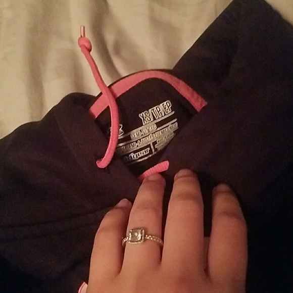 Under armour sweatshirt - Picture 2 of 2