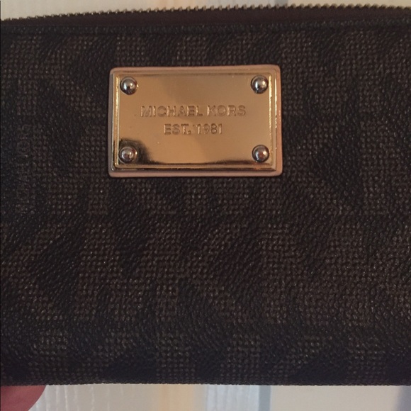 Michael Kors Wallet - Picture 2 of 4