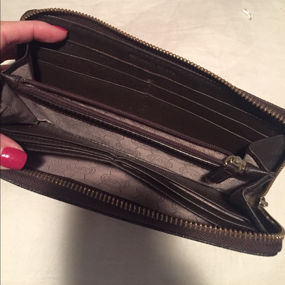 Michael Kors Wallet - Picture 3 of 4