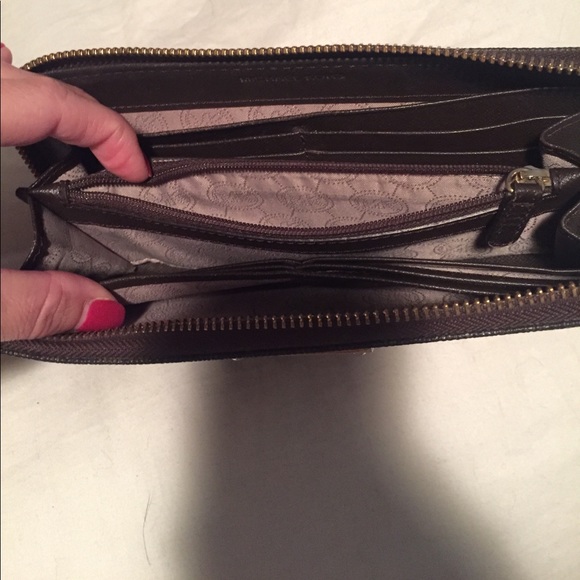 Michael Kors Wallet - Picture 4 of 4