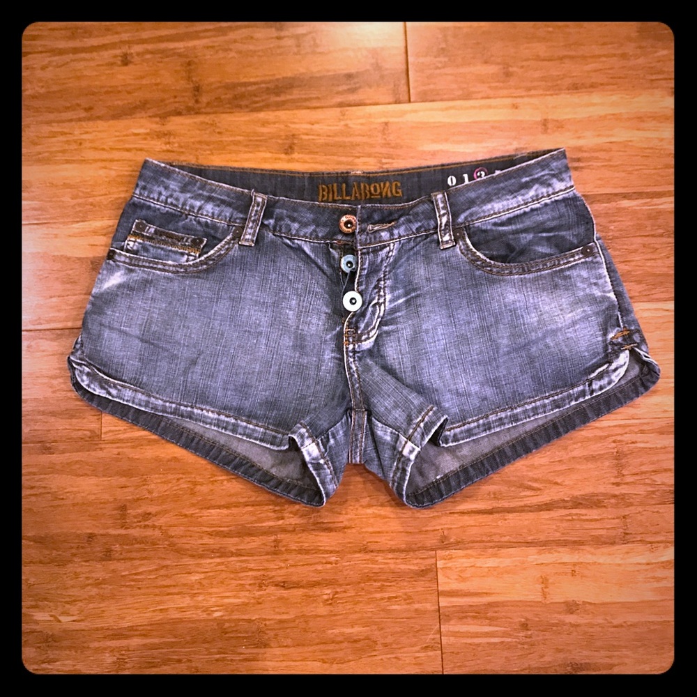 Cute Billabong shorts sz 3