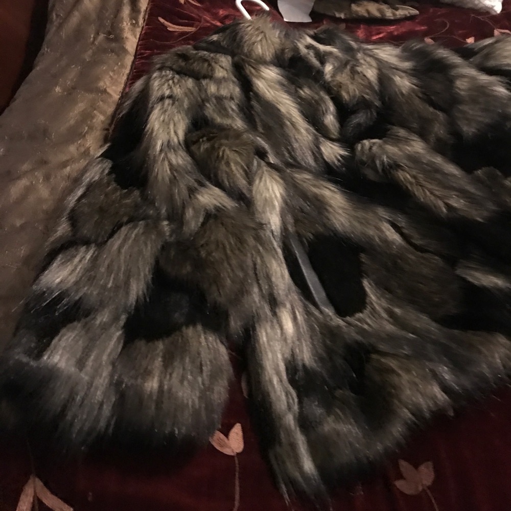 Faux fur jacket - Picture 2 of 4