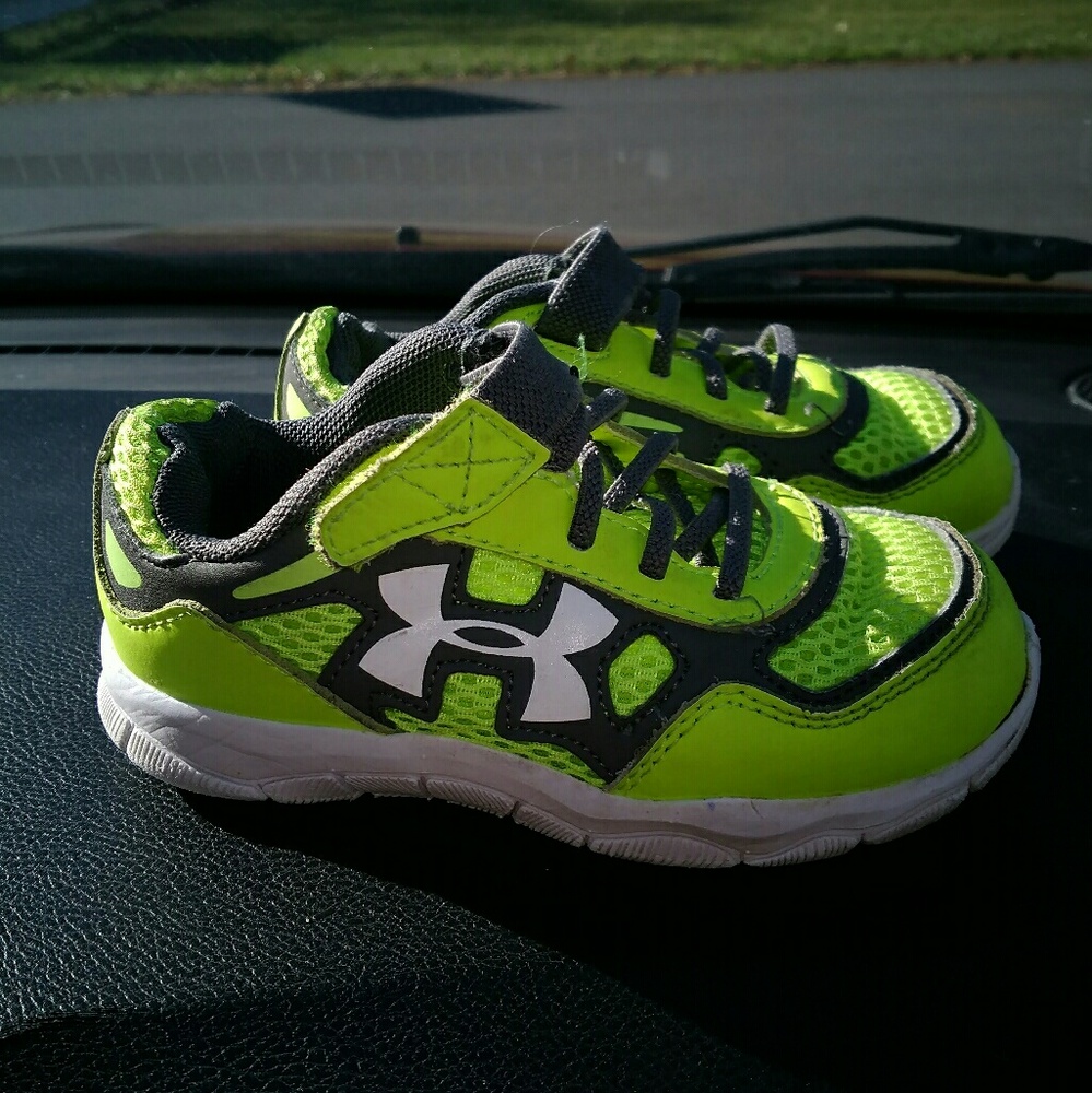 Toddler under armour shoes