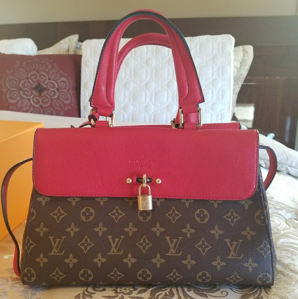 Louis Vuitton Venus Shoulder bag