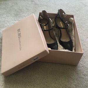 EUC BCBG leather shoes size .5.5M