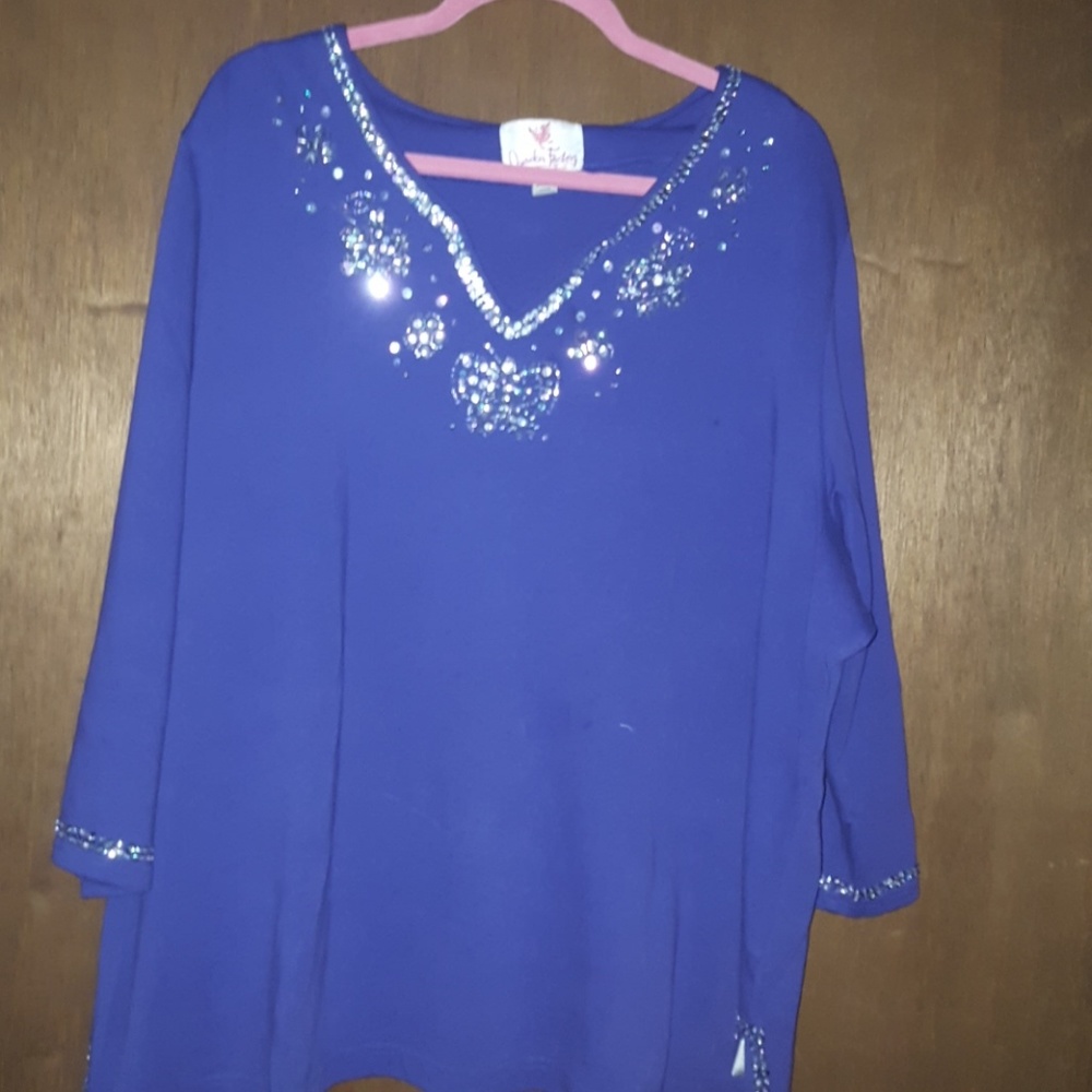 Dressy top with sequins