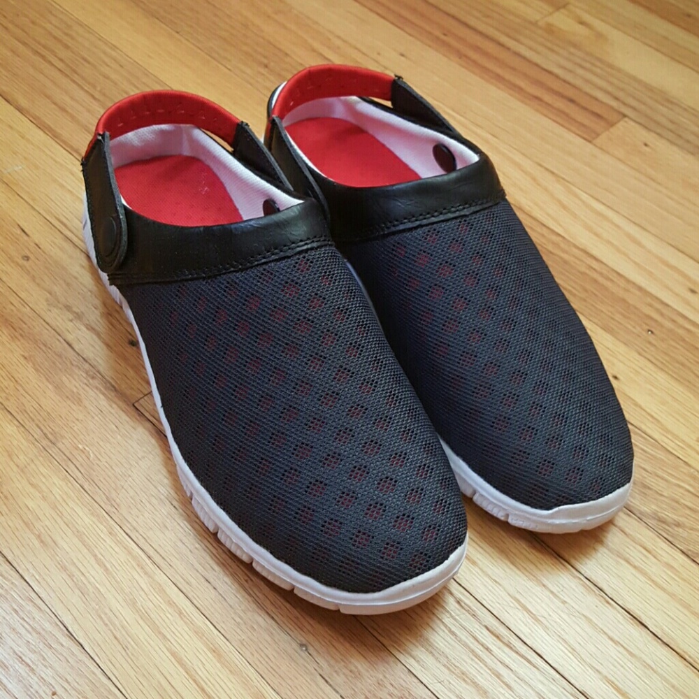 Mesh clogs