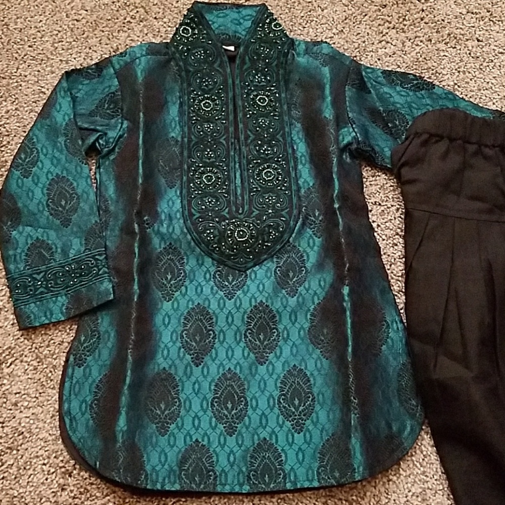 Kurta pajamas New never worn Size 2