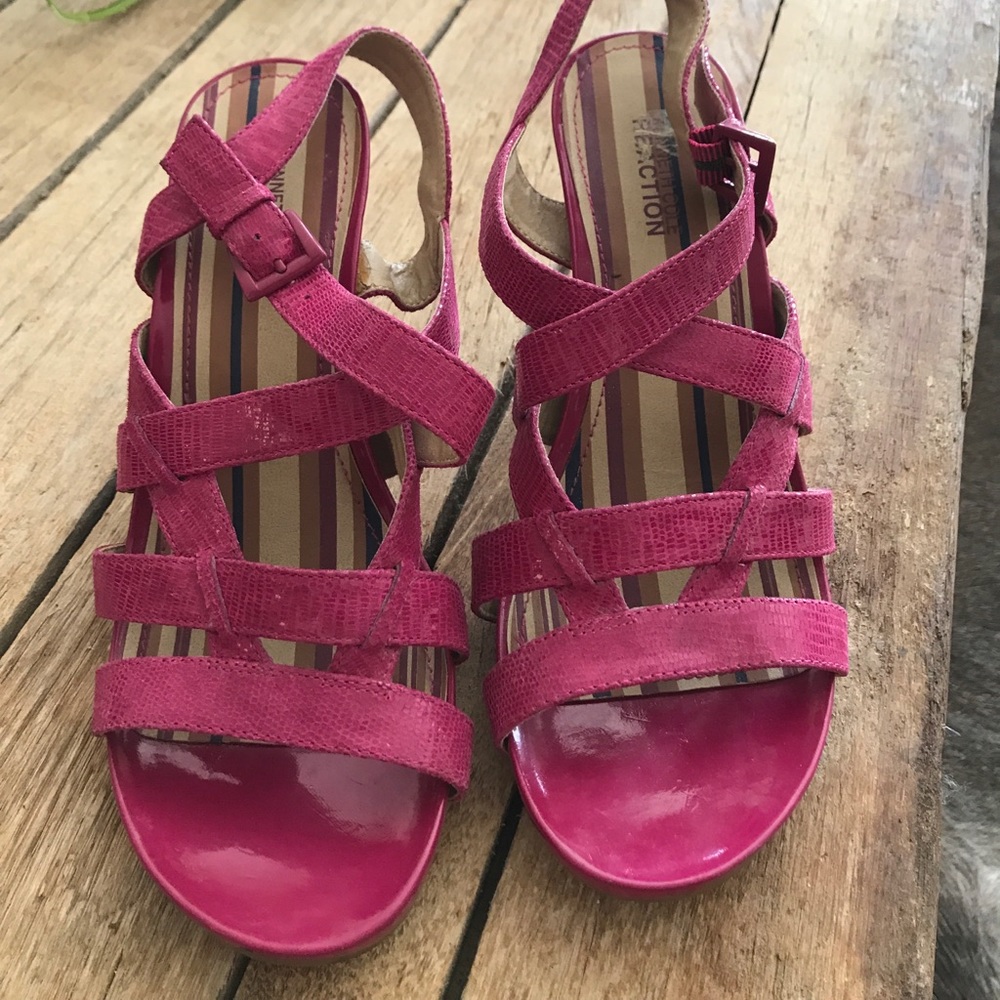 Kenneth Cole reaction size 8. Hot pink shoe.