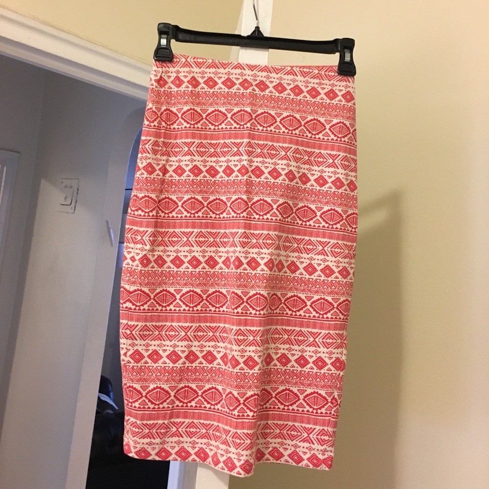 Forever21 knee length pencil stretchy skirt - Picture 2 of 7