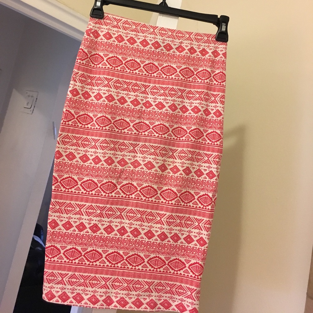 Forever21 knee length pencil stretchy skirt - Picture 4 of 7