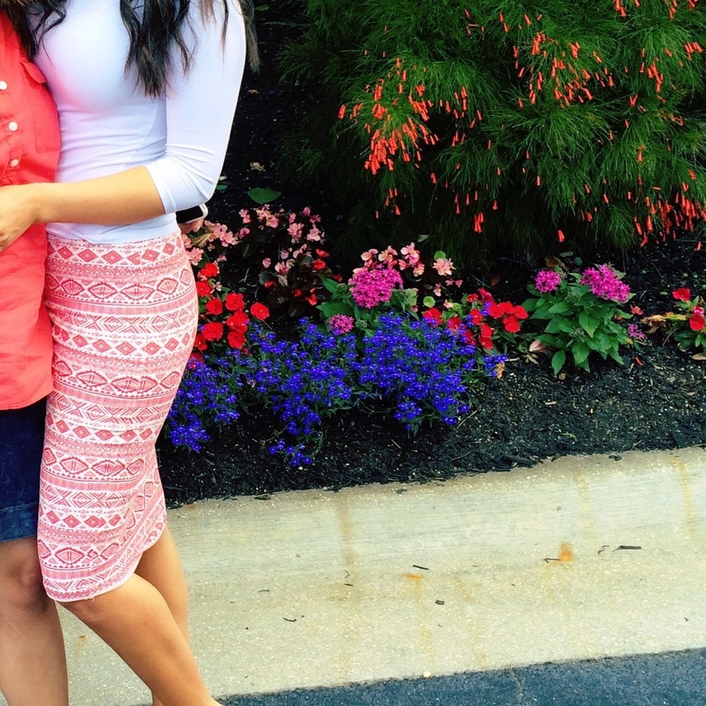 Forever21 knee length pencil stretchy skirt - Picture 1 of 7