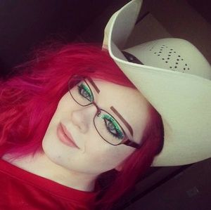 Meet your Posher, April